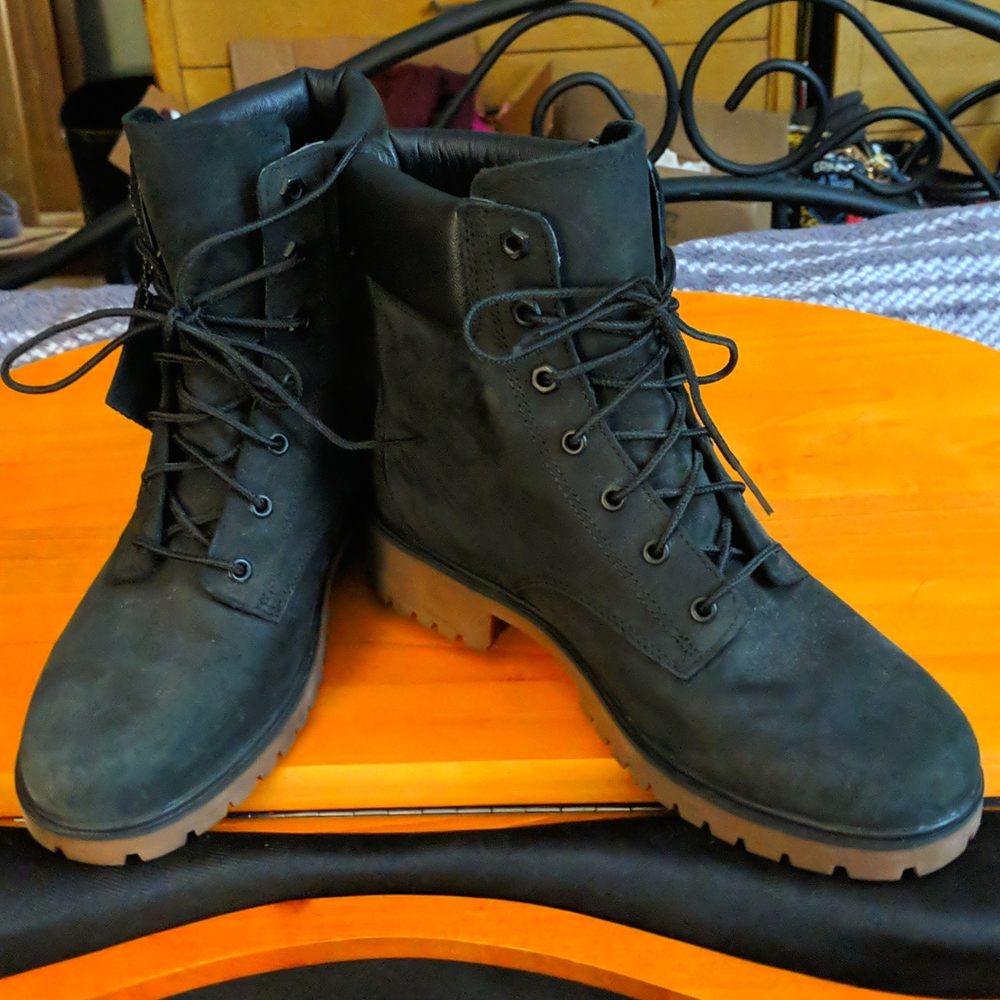 WOMEN'S TIMBERLAND 6-inch BLACK LEATHER ANKLE BOOTS, in size 8.5.